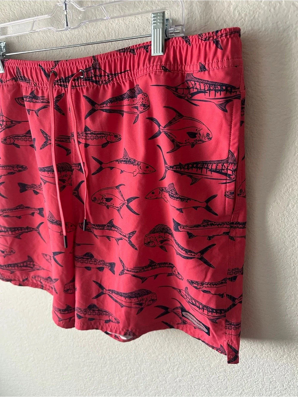 Vineyard Vines Chappy Trunks Fish Print Swim Trunks Men’s XL Pink Performance
